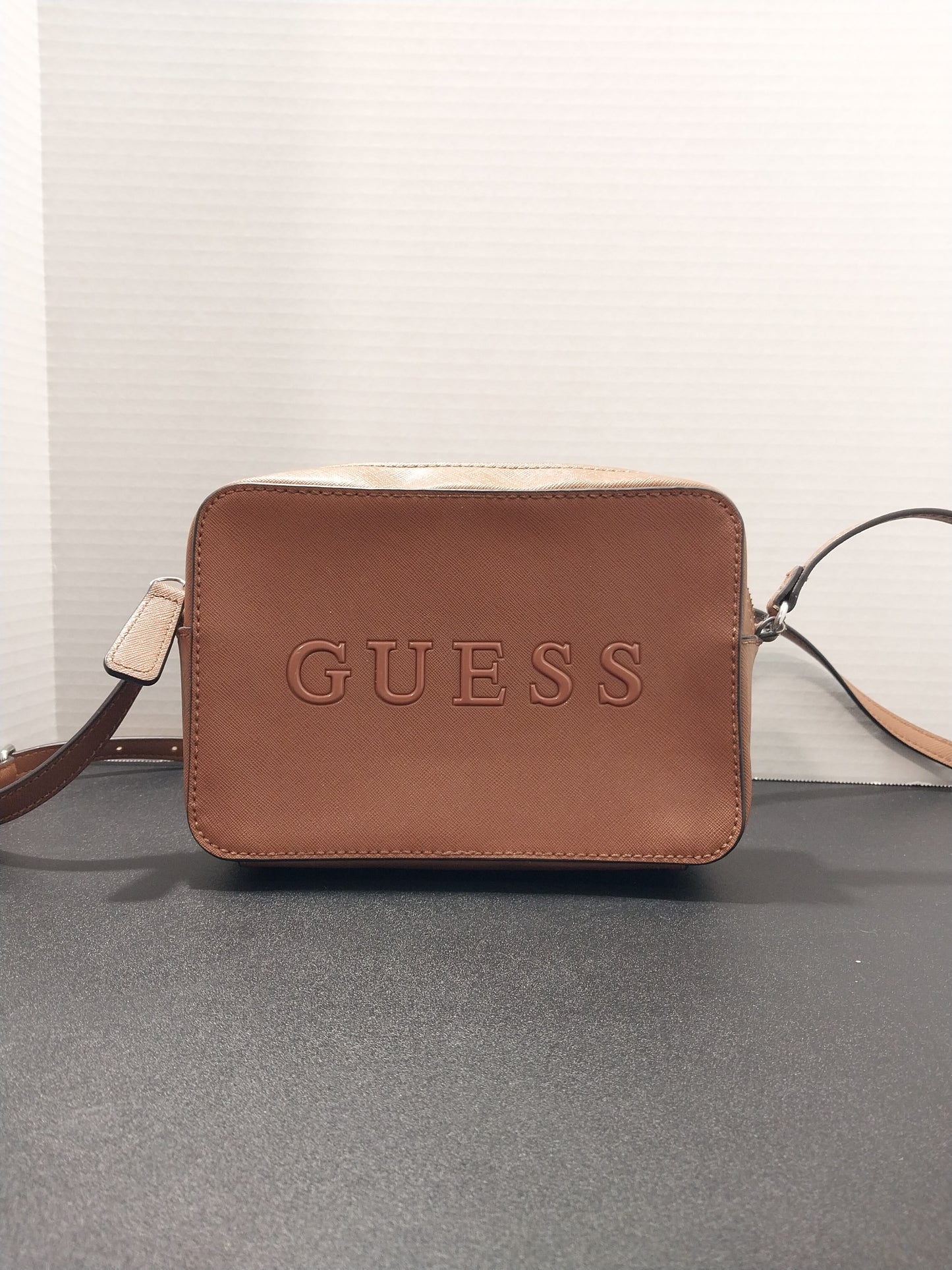 Guess Crossbody bag 100% Original