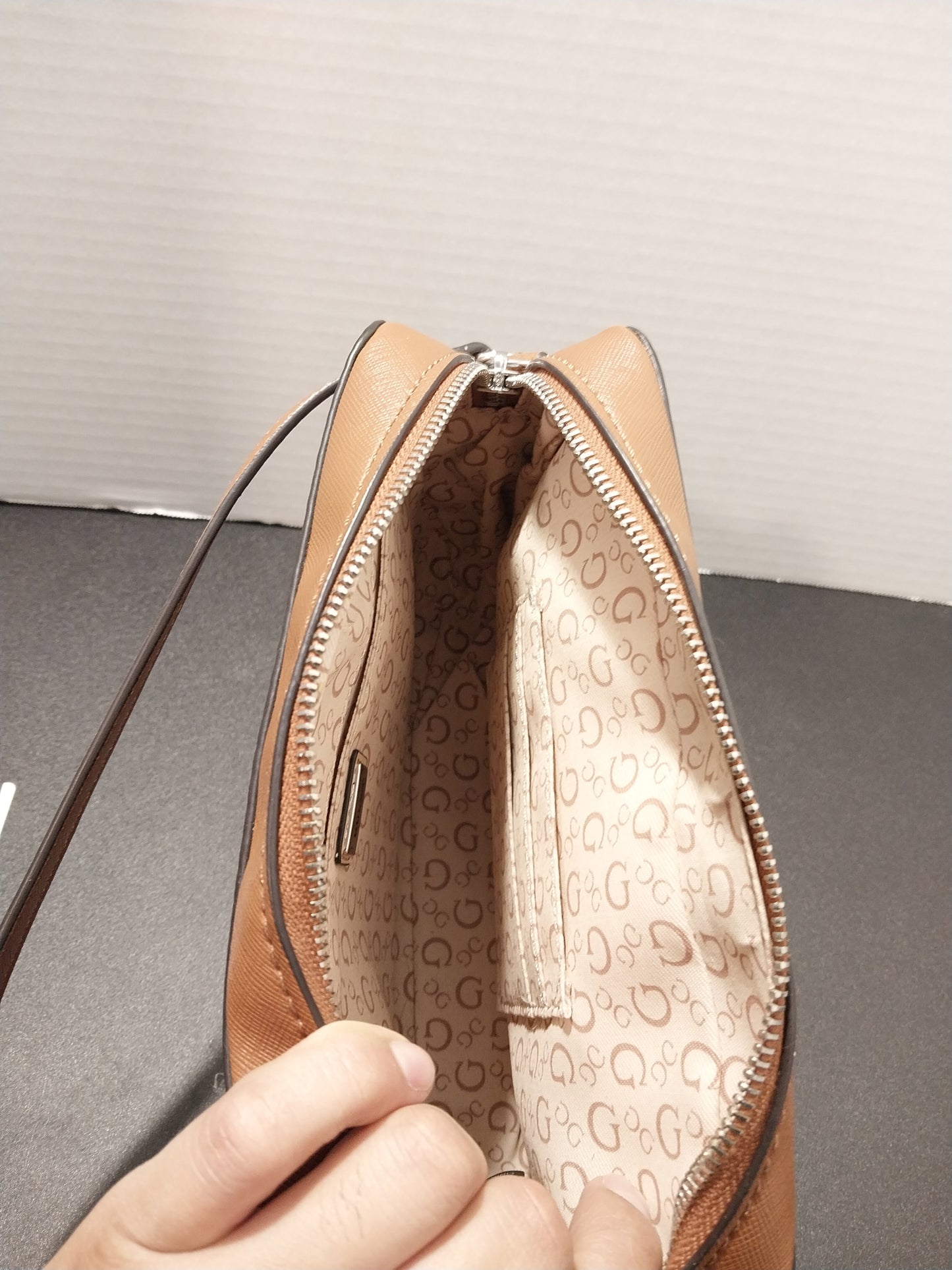 Guess Crossbody bag 100% Original