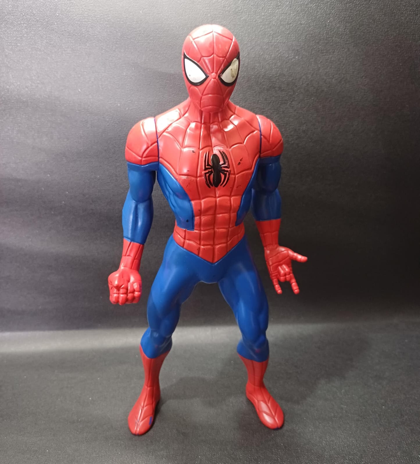 Figura de Spider-Man y Carritos de Metal